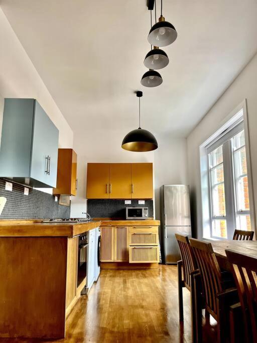 Charming City Townhouse Дъблин Екстериор снимка