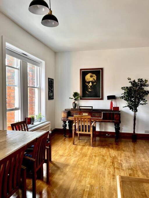 Charming City Townhouse Дъблин Екстериор снимка
